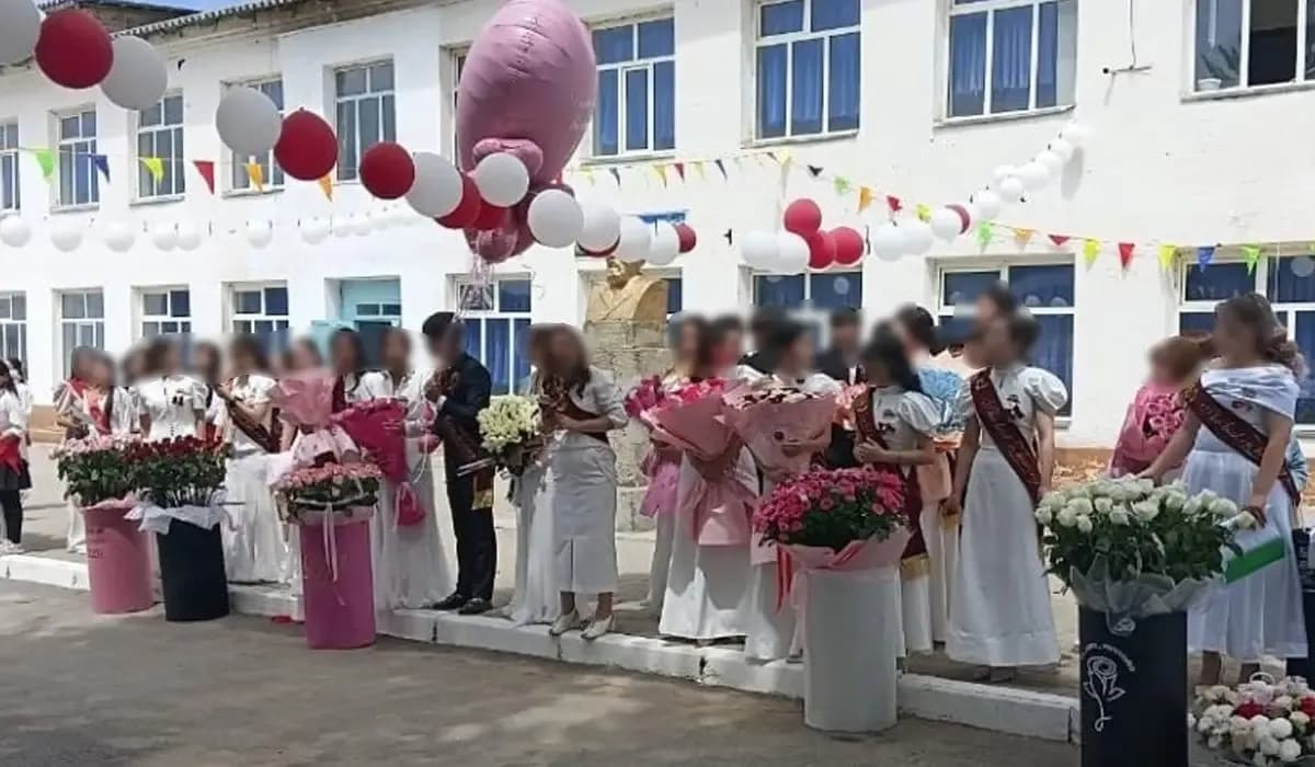 Ата-ана соңғы қоңырау күні қыздарына сыйлаған гүлін несиеге алған – Жарқынбек Амантайұлы
