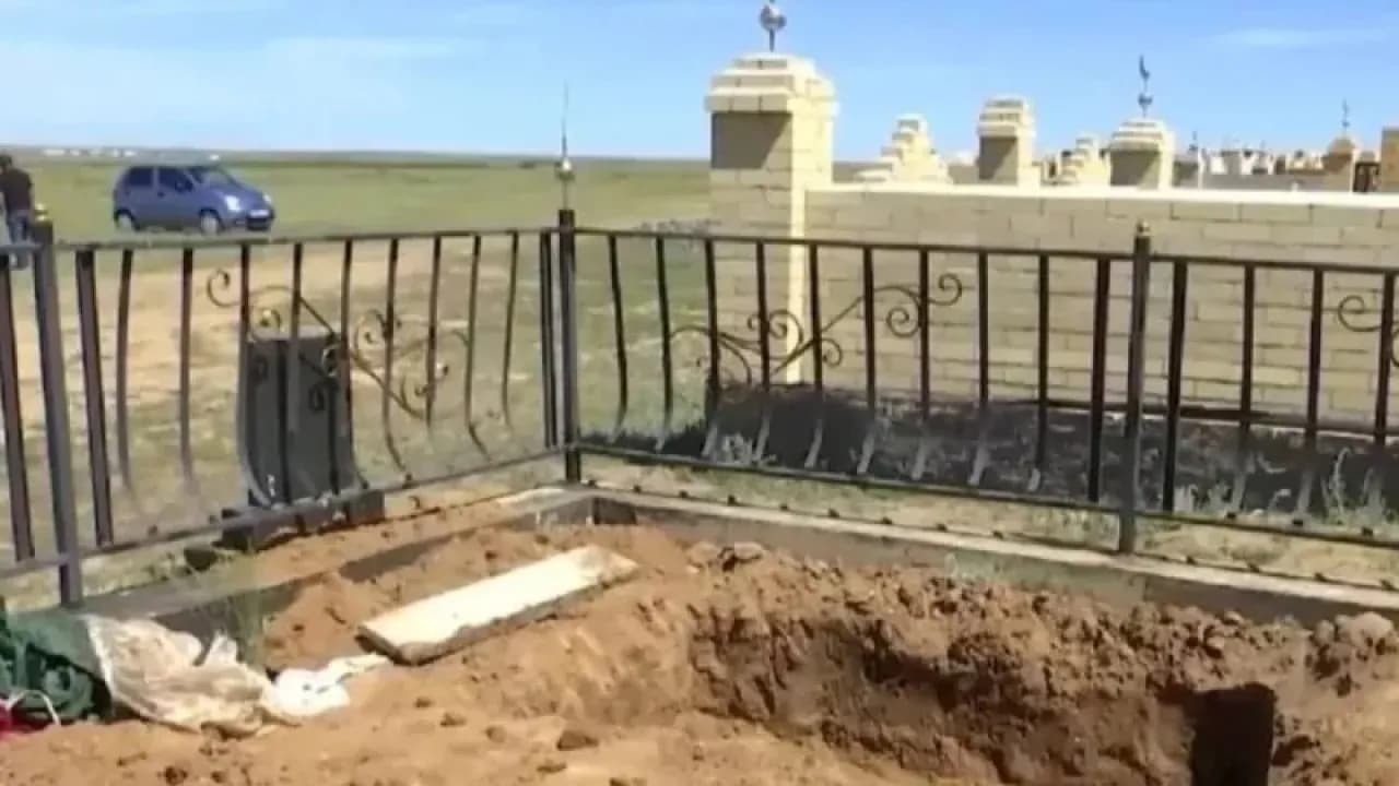 Қабірге таласқан қазақтар: көрден қазып алған мәйіт дауласқан қыздың анасы болмай шықты