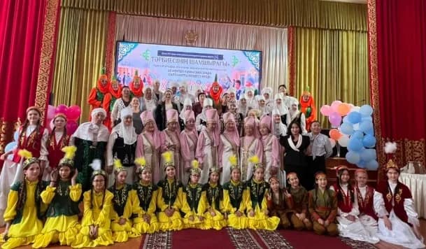 Бүгін Халықаралық отбасы күні: Алматыда әжелер ерекше қойылым қойды