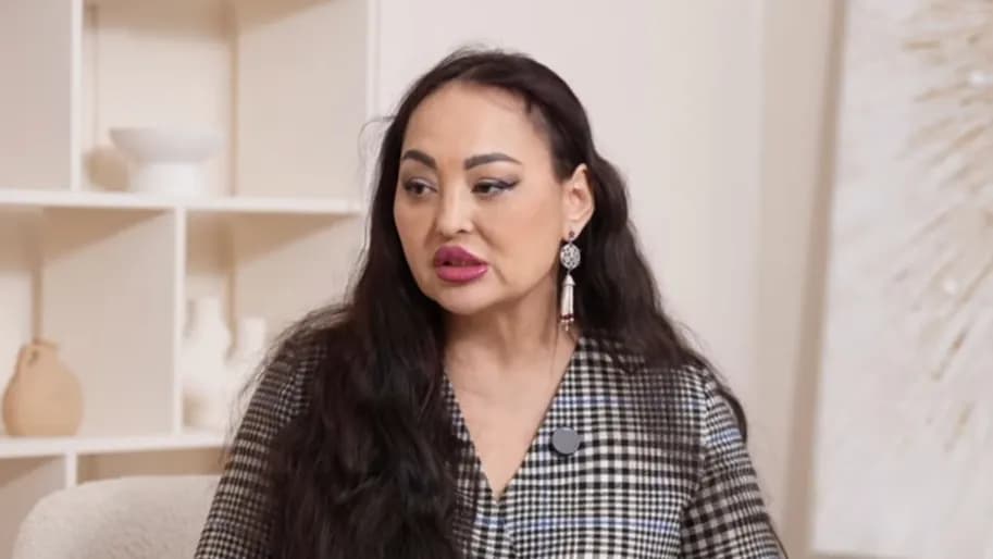 «Зәкеңнің екі баласы да баспанасыз»: Құралай Нұрқаділова еш жерде айтпаған құпияларын ашты