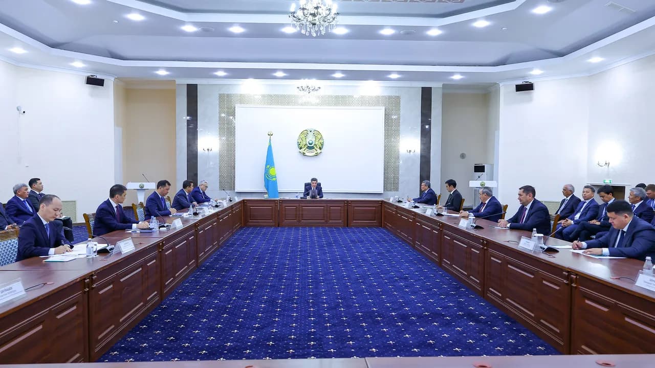 05 Маусым 2026, 15:35   Олжас Бектенов көктемгі егіс жұмыстарын аяқтау және АӨК-ті дамыту мәселелері жөнінде кеңес өткізді