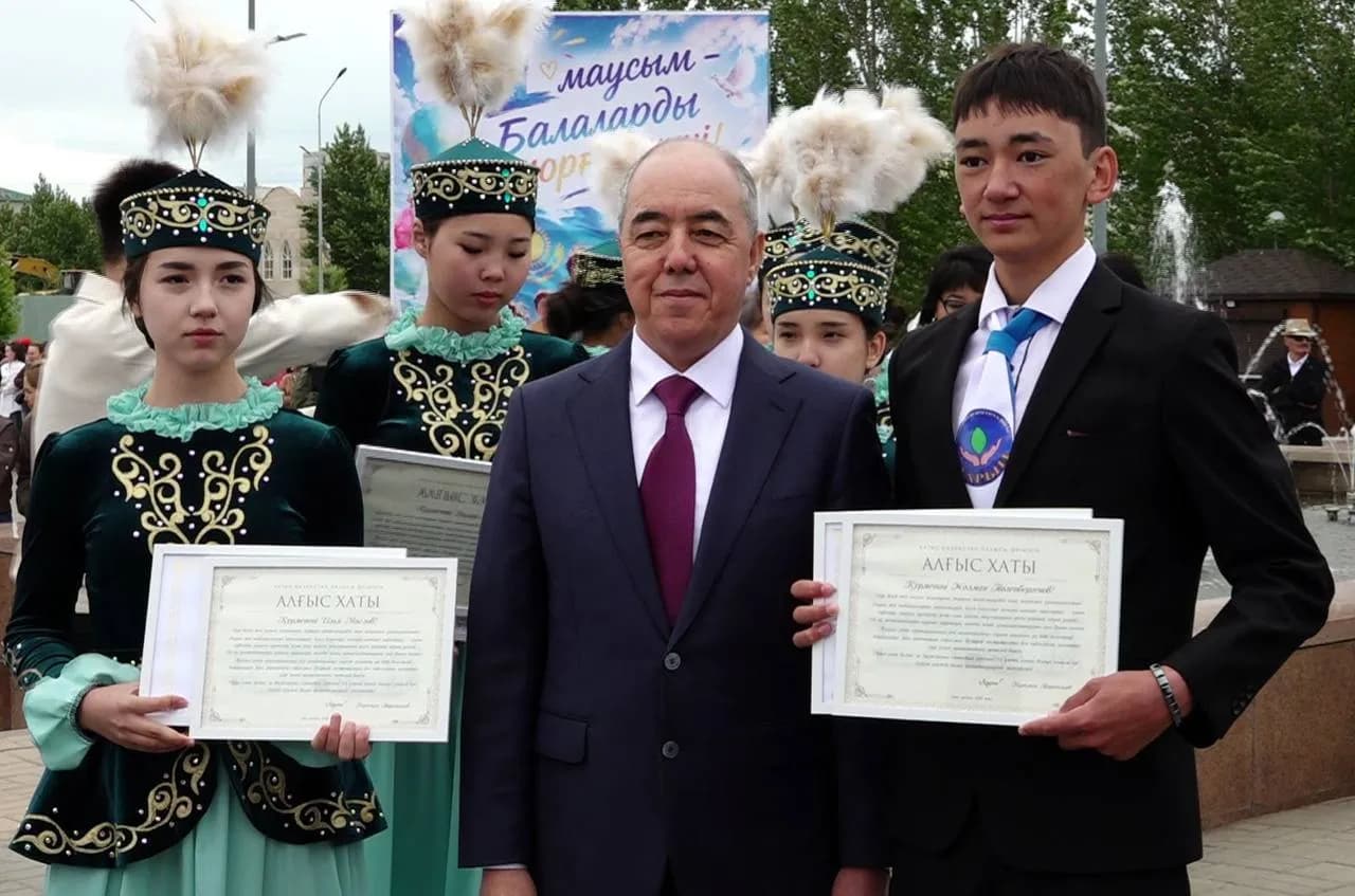 БҚО-ДА 90 ОҚУШЫҒА 120 МЫҢ ТЕҢГЕЛІК ҚАРЖЫЛАЙ СЕРТИФИКАТ ТАБЫСТАЛДЫ