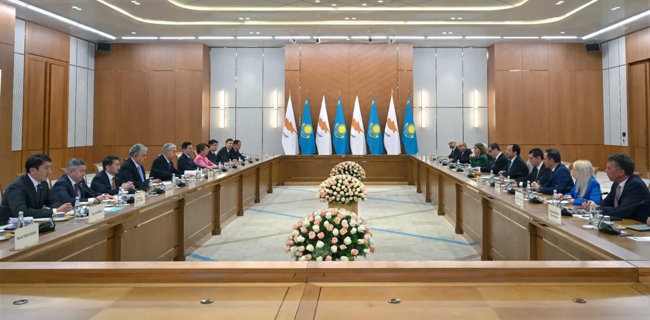Қ. Тоқаев пен Н. Христодулидистің келіссөзі екі ел делегацияларының қатысуымен кеңейтілген құрамда өтті