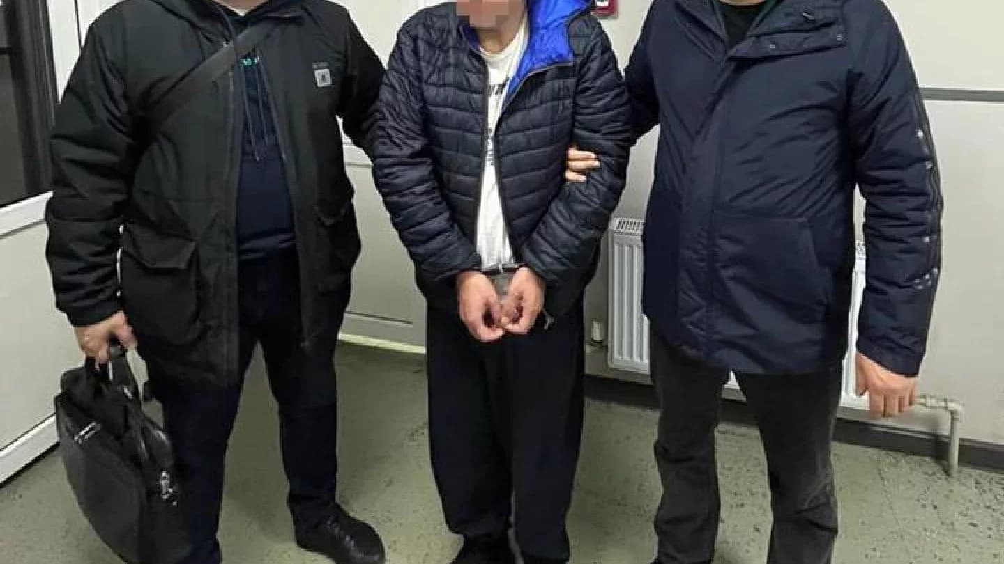 ҰҚК шетелдік алаяқтарға көмектескен қазақстандықты ұстады