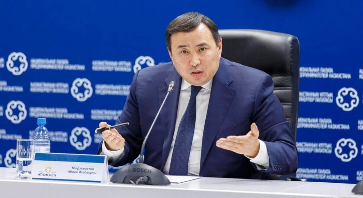 Қамаудағы Мырзахметов Қайрат Боранбаевтың туыстарынан ақша талап еткен