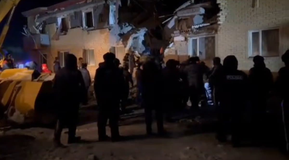 Қарағандыда пәтер жарылып, тұрғындар үйінді астында қалды