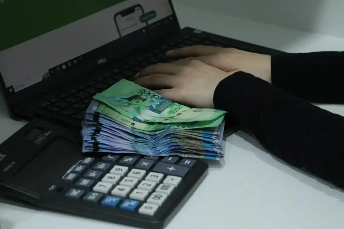 Алматыда білім бөлімінің есепшілері 330 млн теңге жымқырған