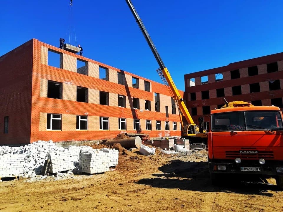 В ЗКО запланировано строительство 50 объектов здравоохранения и 10 объектов образования
