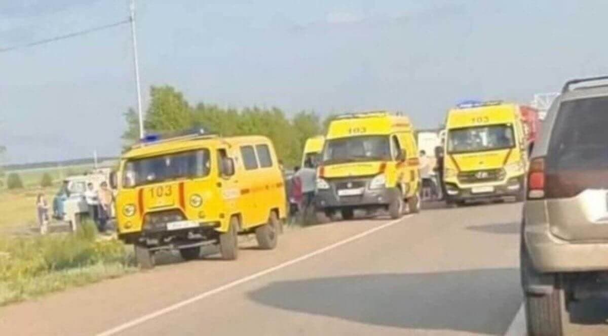 Жамбыл облысында мектеп бітірушілер жол апатына түсті