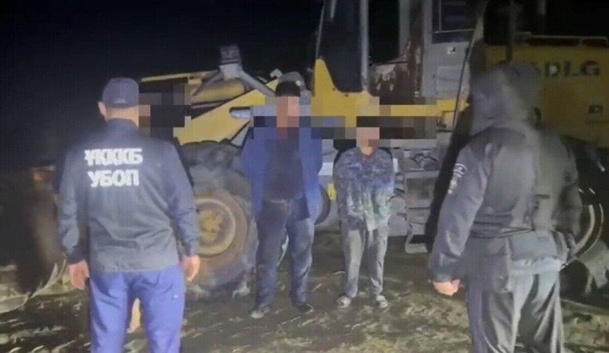 Түркістан облысында жер қойнауын заңсыз пайдаланған топ ұсталды (ВИДЕО)