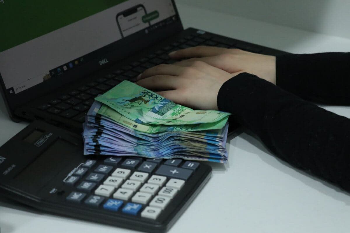 ШҚО-да балабақша есепшісі 12 млн теңге жымқырғанын мойындады