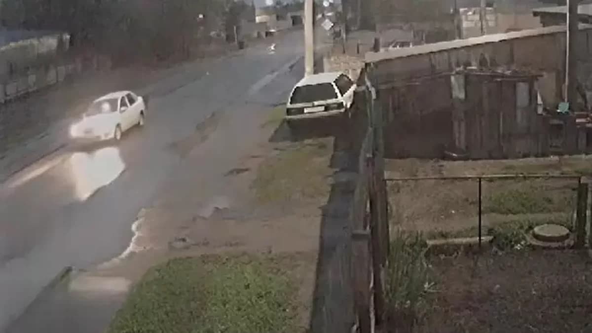 Павлодарда әлдекімдер көлікке оқ жаудырған