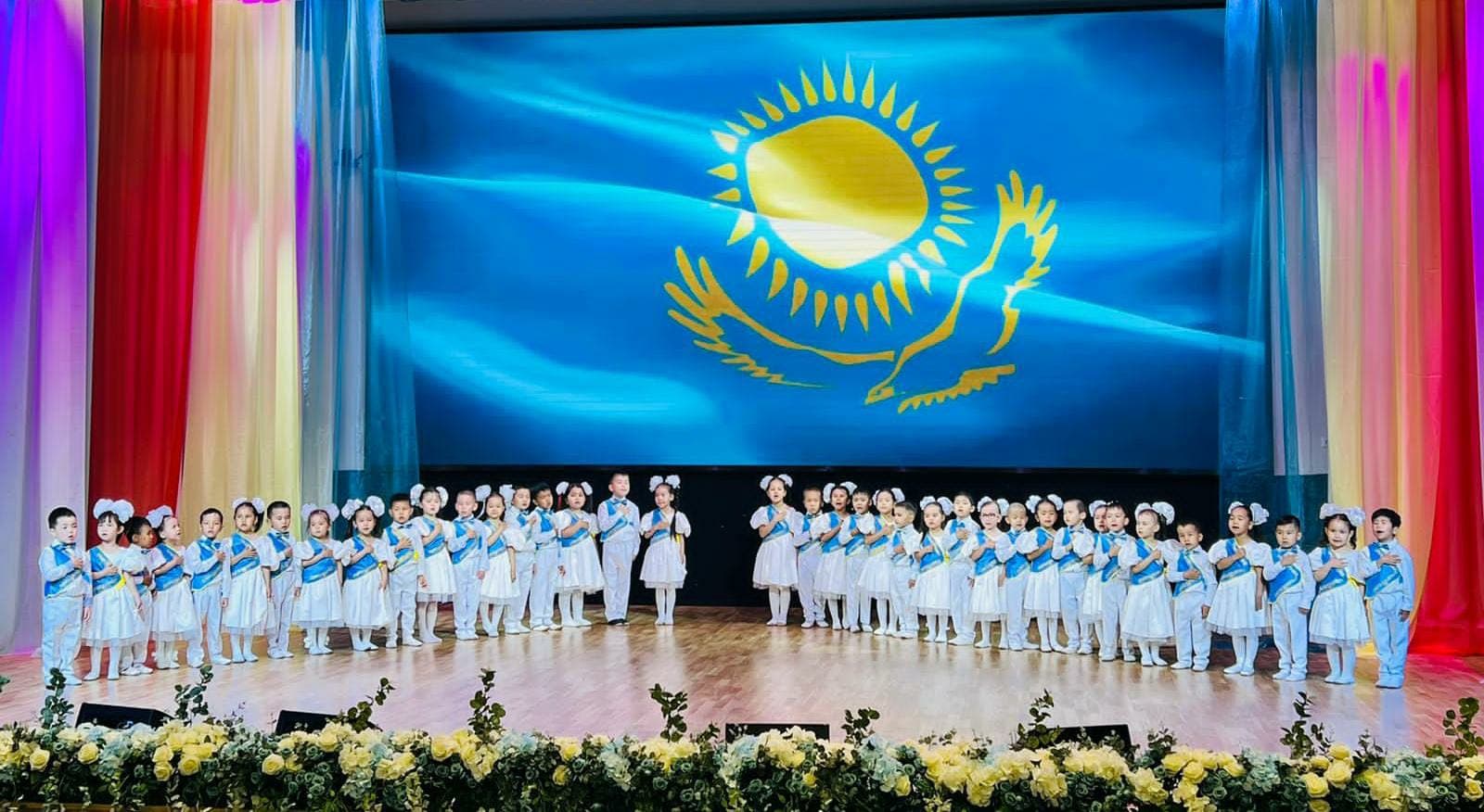 "Патриотизмге тәрбиелеу": Алматыда мемлекеттік рәміздер күні балабақшада кең ауқымда аталып өтілді 