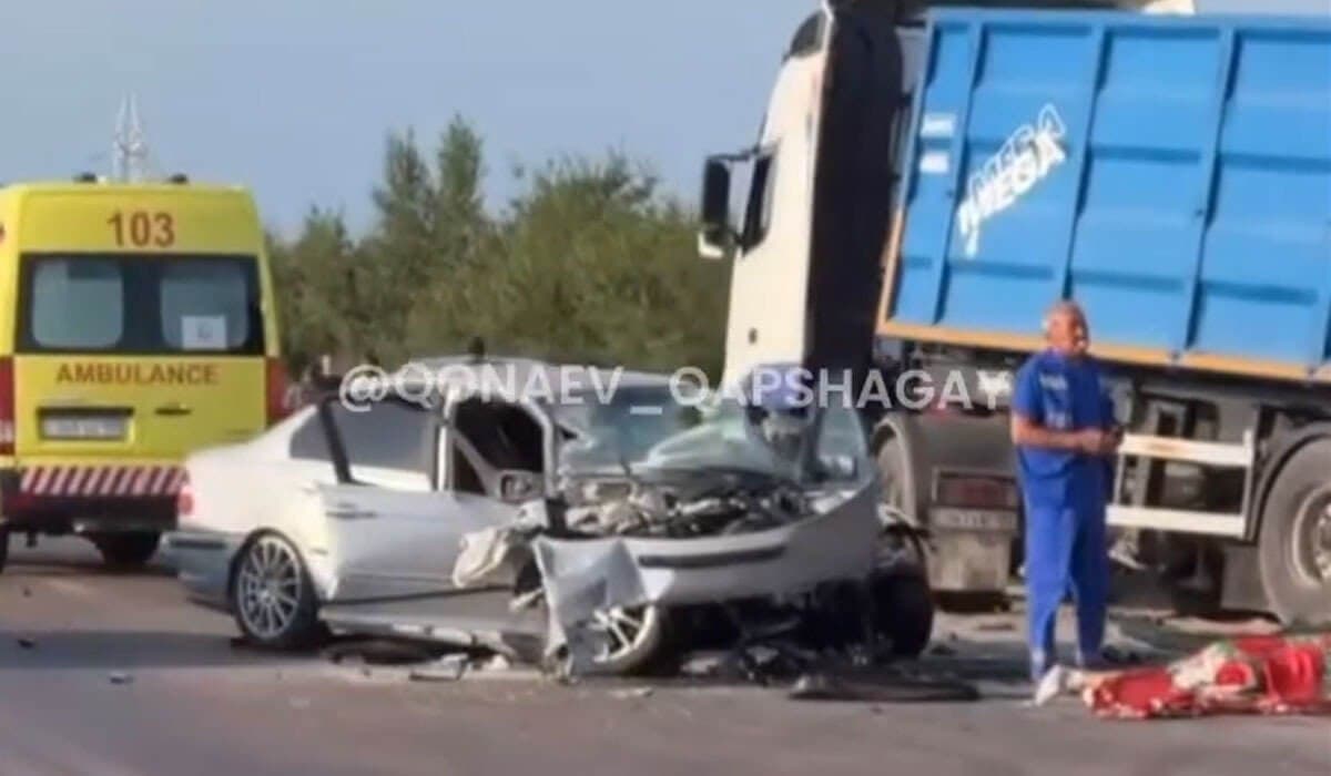 Алматы облысында соқтығысқан қос көлік екі жаяу жүргіншіні басып өлтірді