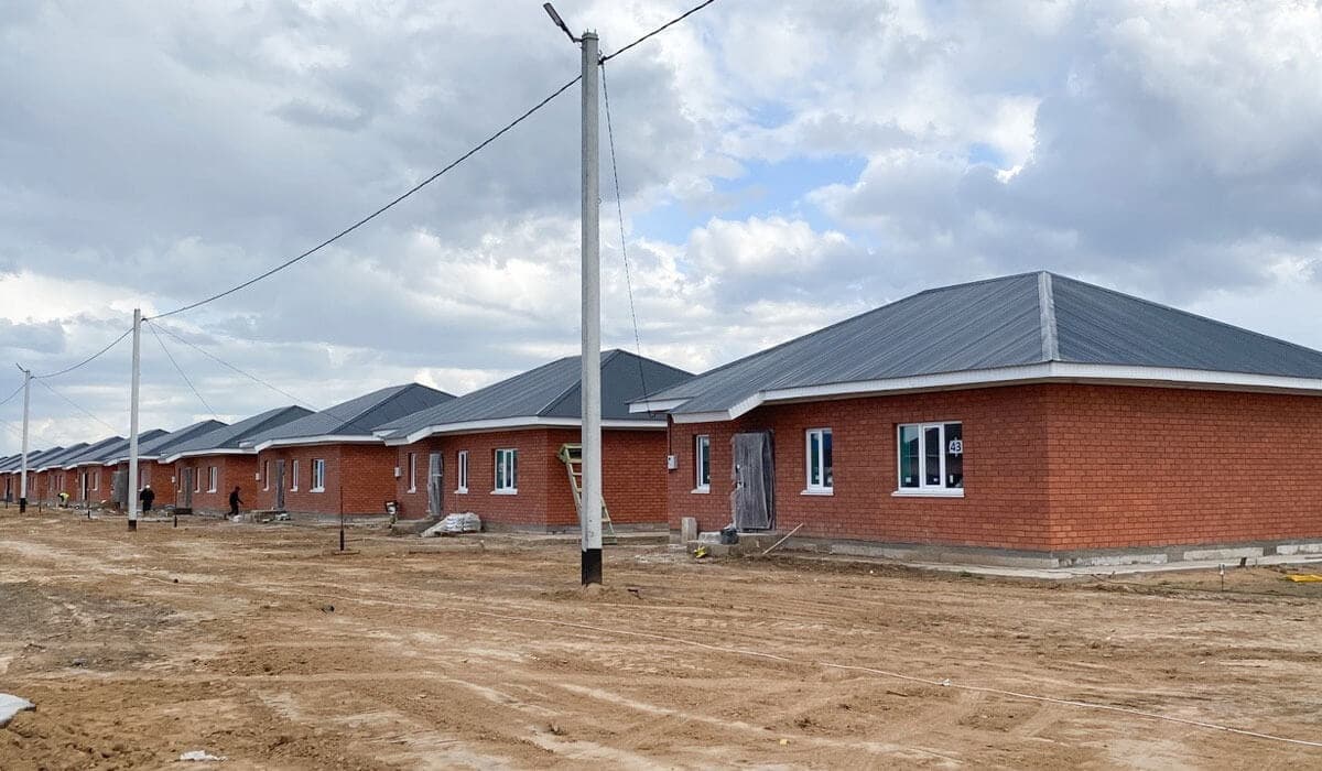 Су тасқыны: БҚО-ның әкімі салынып жатқан үйлердің көбі 1-қыркүйекке дейін берілетінін айтты