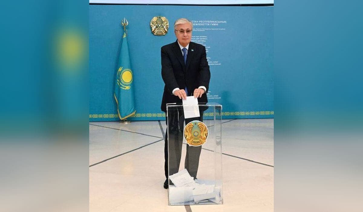 Тоқаев АЭС салу бойынша референдумда дауыс берді