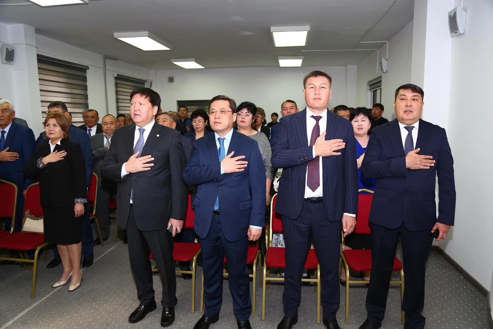 Түркістанда Республика күні қарсаңында медицина қызметкерлері марапатталды