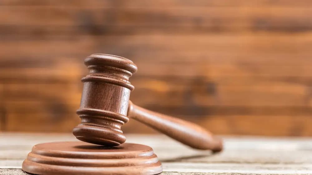Астанада алаяқтық жасап, пара беруге итермелеген азамат 15 жылға бас бостандығынан айырылды