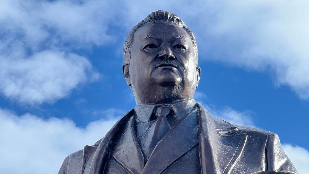 Елімізде көзі тірі тұлғаларға ескерткіш қоюға рұқсат етілді