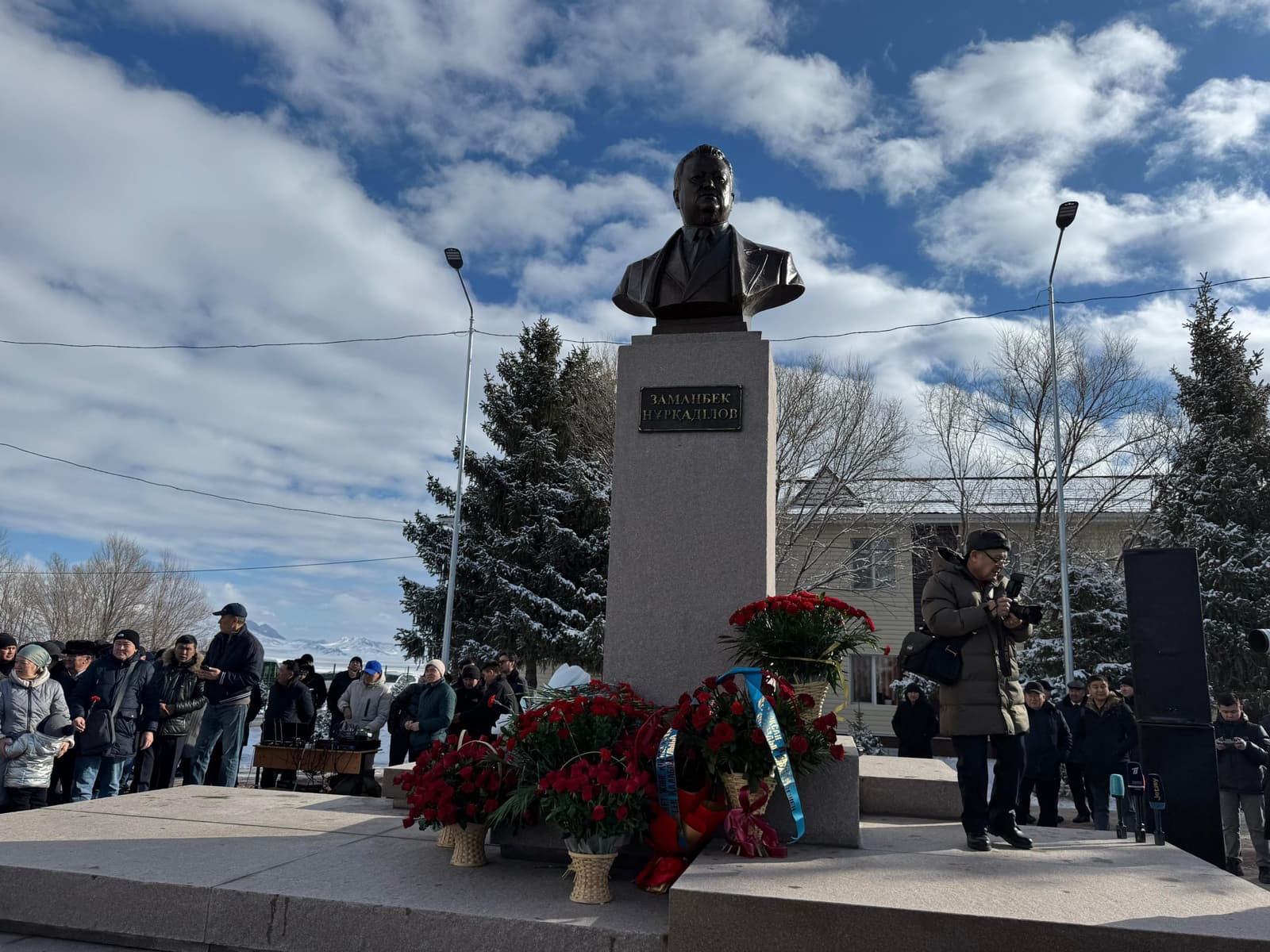 Саяси жүйенің құрбаны: Кегенде Заманбек Нұрқаділовке арналған ескерткіш-бюст ашылды