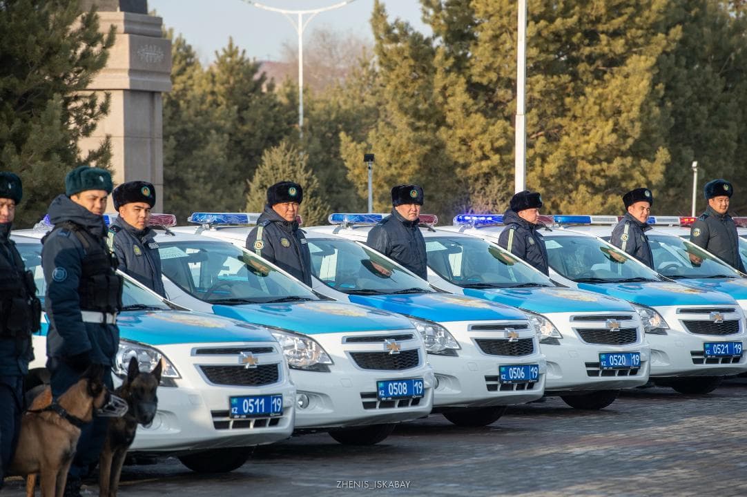 Заңның үстемдігін орнату: Жетісу облысының әкімі полиция органдарына қызметтік 40 автокөлікті табыстады
