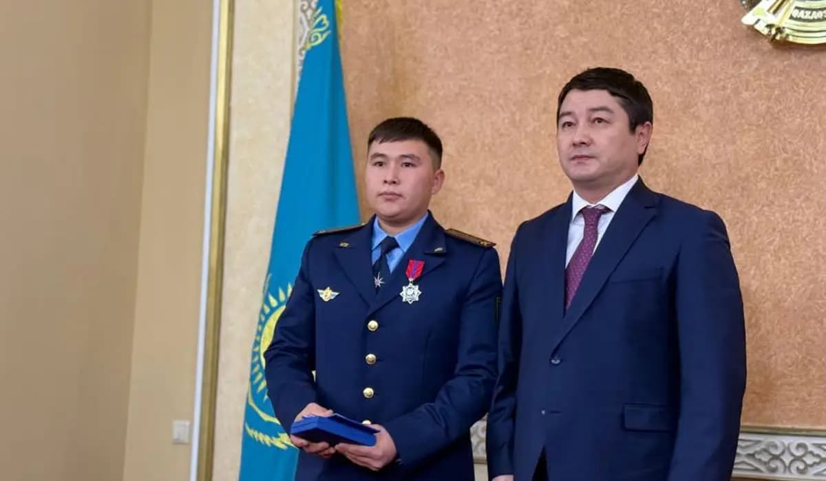 Президент жарлығы: Маңғыстау облысының әкімі ұшақ апатында жолаушыларды құтқарған адамдарды марапаттады