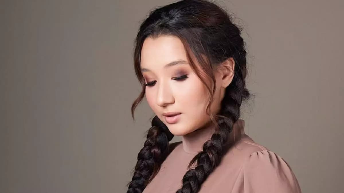 «Жүйке талшықтары өліп қалған»: Әнші Ayree 13 жастағы ұлының диагнозын айтты