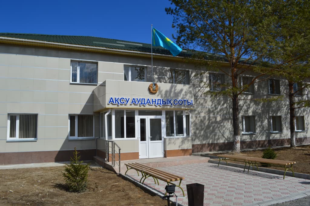 Заңның сақшысы жемқорлық күдігіне ілікті: аудандық сот төрағасы ұсталды