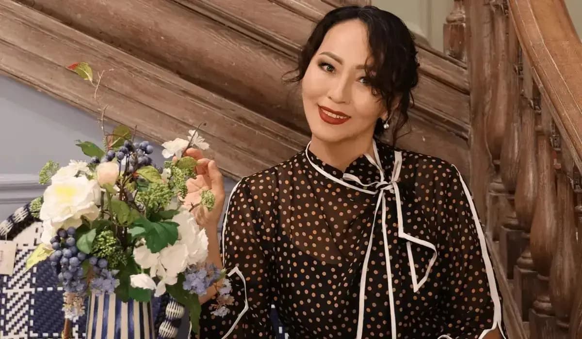 «Сыйлыққа көмілдім»: Айгүл Иманбаева құдалықтан таққан бриллиантын айтып мақтанды (ВИДЕО)