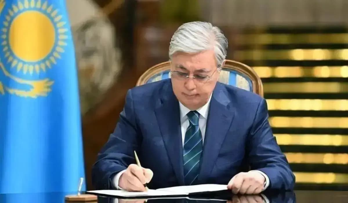 Ассамблеяның 30 жылдығы: Тоқаев өзінің екі орынбасарын қызметінен босатты