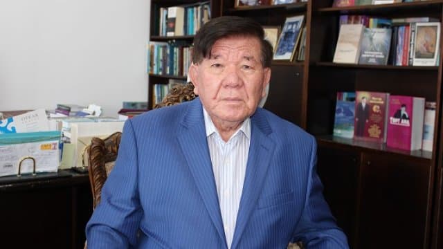 «Араққа ерін тигізбеген жалғыз ақынмын»: Мұхтар Шахановтың мәлімдемесі дау тудырды (ВИДЕО)