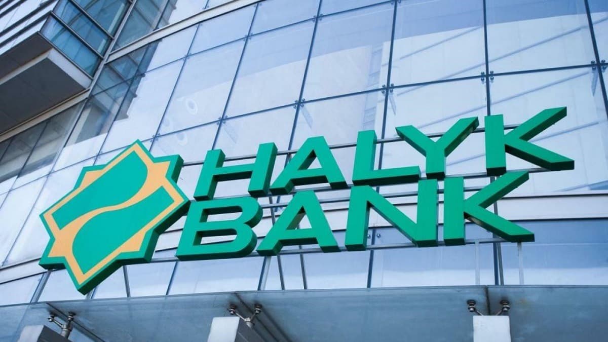 Сауатсыз жазу: мерекемен құттықтамақ болған танымал банк дауға қалды