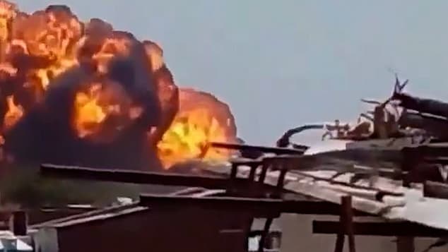 Сенсациялық видео: Үндістандағы ұшақ апатынан мерт болған адамдардың саны 310 адамға жетті  (ВИДЕО)