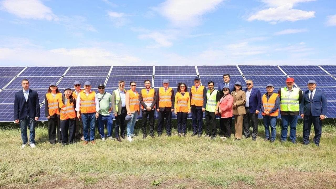 "Қазақстан үкіметімен болашақ жобалар бойынша басымдықтарды талқылауға дайынбыз" - GCF атқарушы директоры Мафальда Дуарте Сарандағы күн электр станциясының жұмысымен танысты