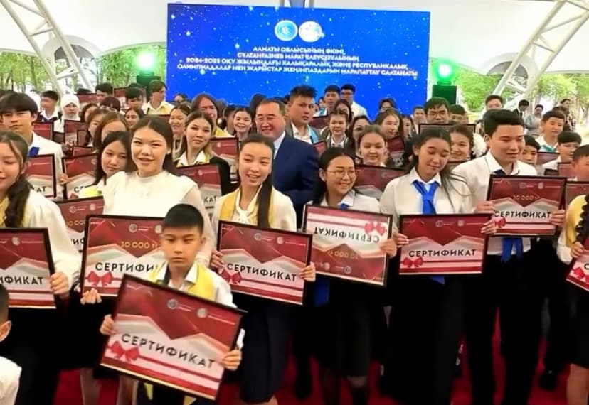 Алматы облысының әкімі мен оқушылар Димаш Құдайбергеннің челленджіне қолдау көрсетті