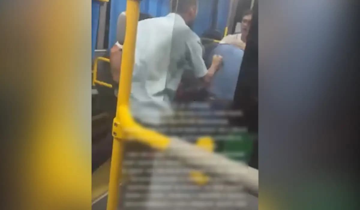 Кішкентай қызға қырындаған: Алматыда автобус ішінде егде жастағы жолаушыны ұрған ер адам ұсталды