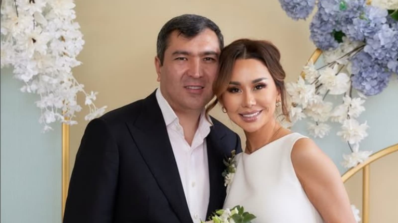 «Кешке ерте қайту керек»: "екінші" рет күйеуге шыққан Динара Сәтжанның өмірі қалай өзгерді