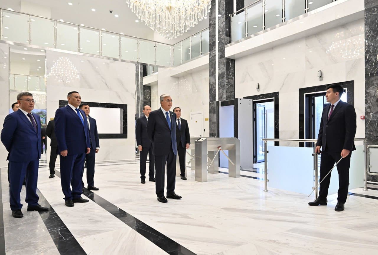 Тоқаев Астанадағы ҰҚК департаментінің жаңа ғимаратына барды