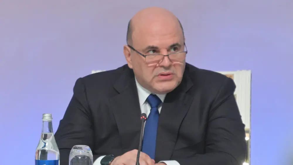"Мені кешіріңіздер – Мәскеуге оралуым қажет": Ресей премьері Қырғызстаннан ерте кетіп қалды
