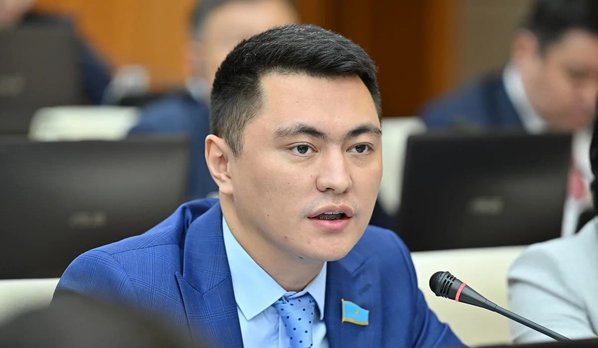 «Менің парақшам тек проблемаларды айту үшін емес»: Депутат Дәулет Мұқаевтың жазбасы елдің ашуын тудырды
