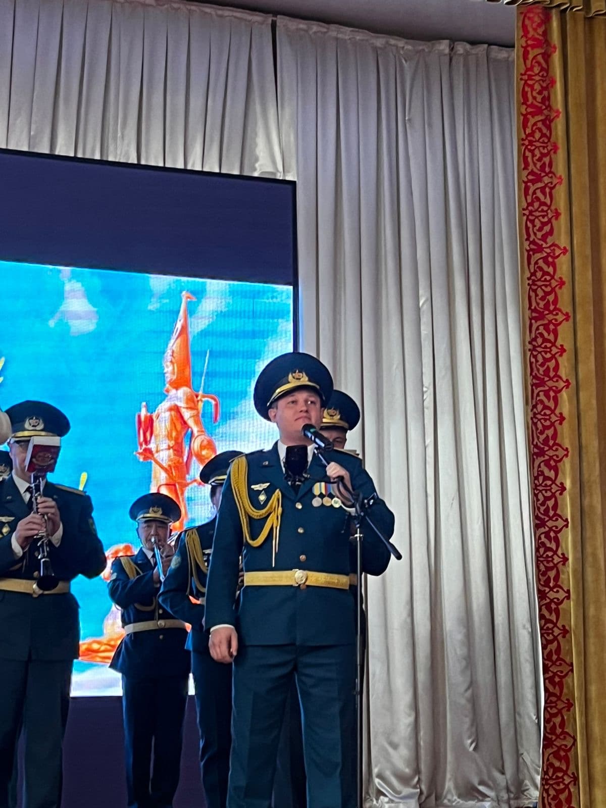 «Болашаққа сенімді нығайтатын маңызды мереке»: Алматыда Республика күнінің ерекшелігін дәріптейтін патриоттық жиын өтті