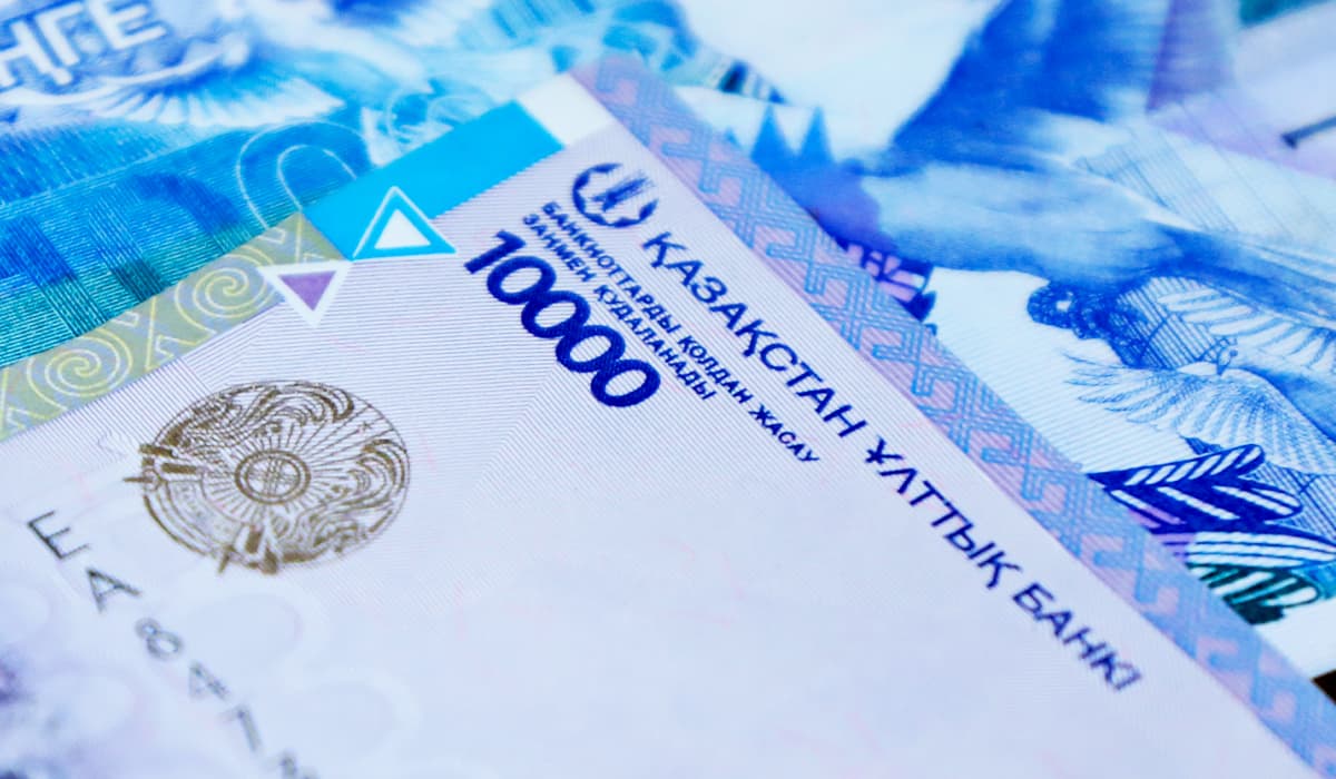 Қазақстандықтар елдегі үш ірі банктегі депозиттерінен ақша шешіп жатыр