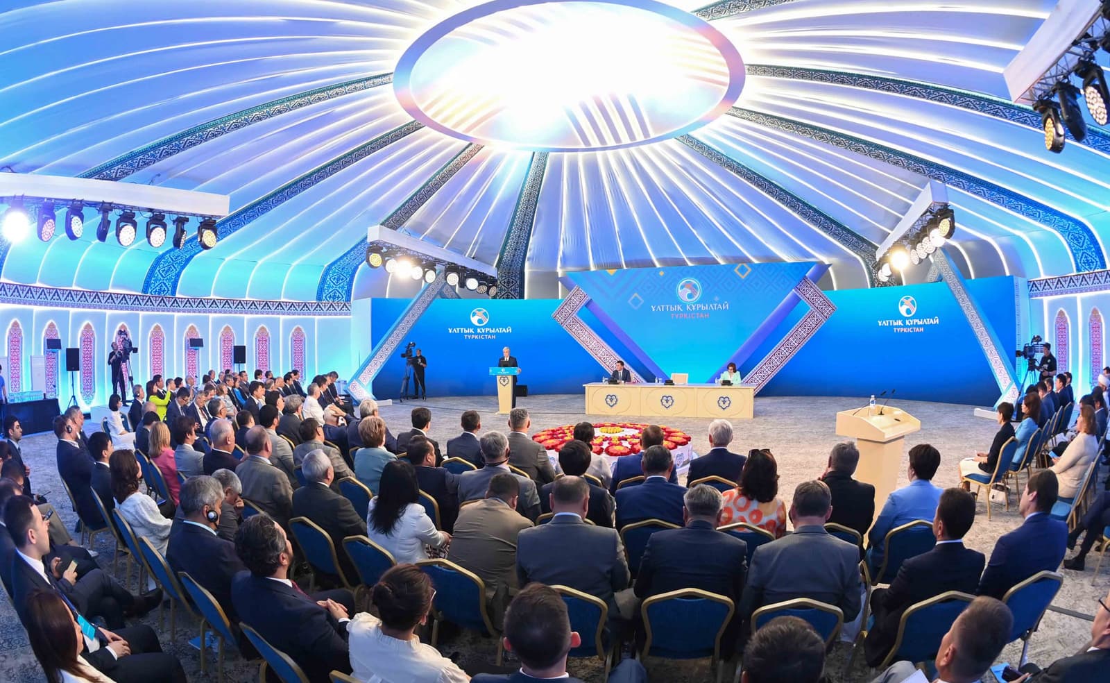 Ұлытаудан Бурабайға дейін:  Ұлттық Құрылтай елімізге оң  өзгерістер әкеле алды ма, әлде бос жиын ба? 