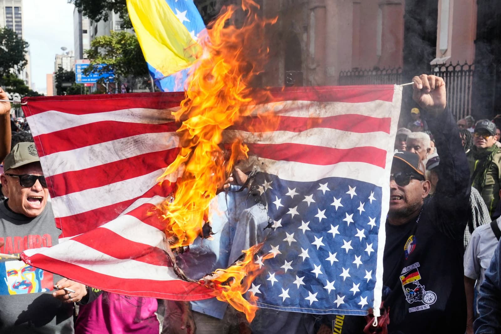 Трамптың Венесуэлаға шабуылы әлемді өзгертуі мүмкін: Әлімдік сарапшылар не деп жатыр