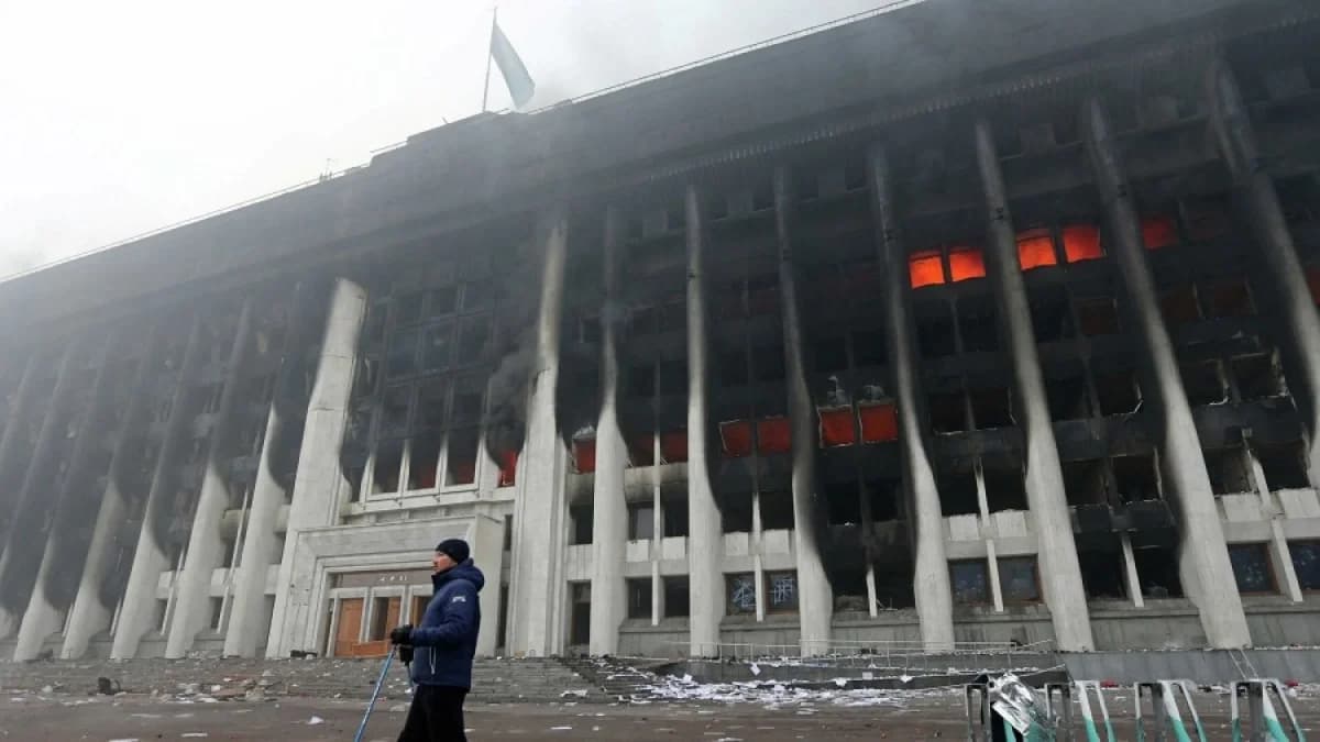 Тоқаев: Қаңтар оқиғасын тәжірибелі мамандар басқарған, базасы жанармай бағасы болды