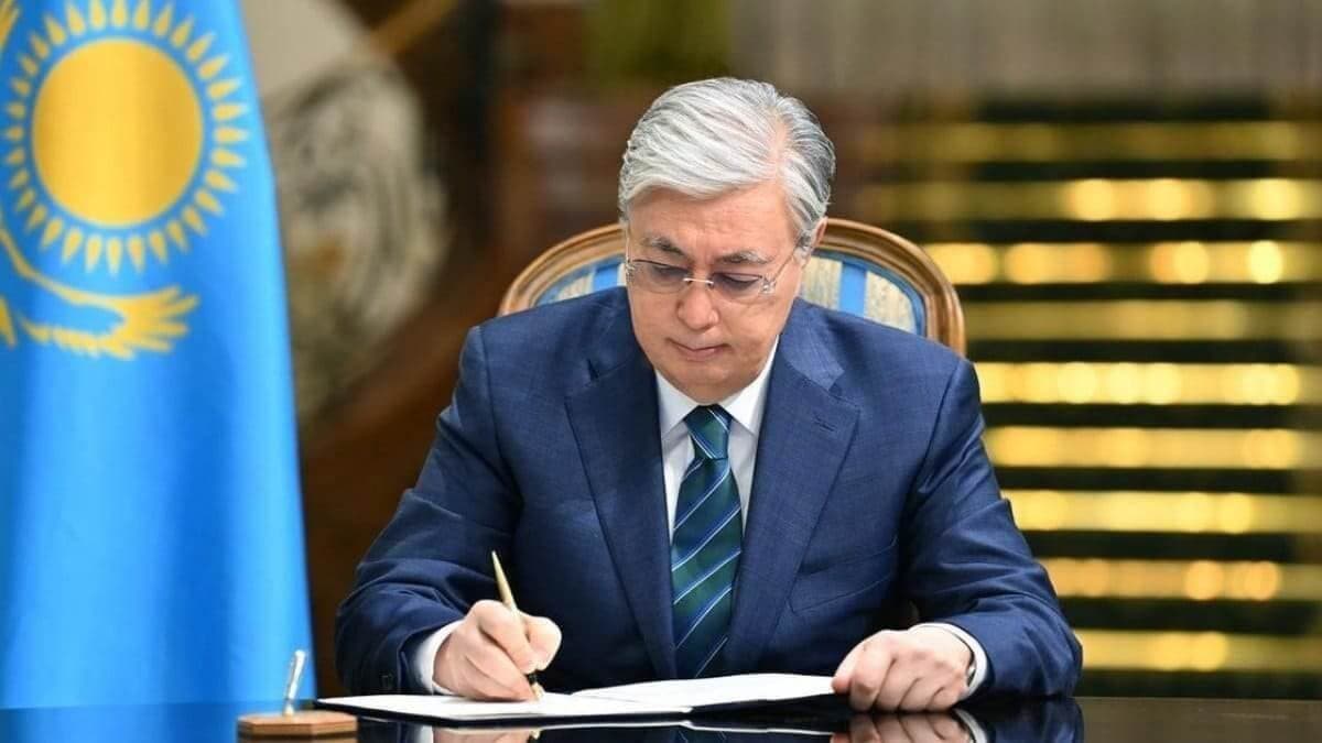 Медицина қызметкерлеріне шабуыл жасағандарға жаза күшейді: Тоқаев Қылмыстық кодекске қол қойды