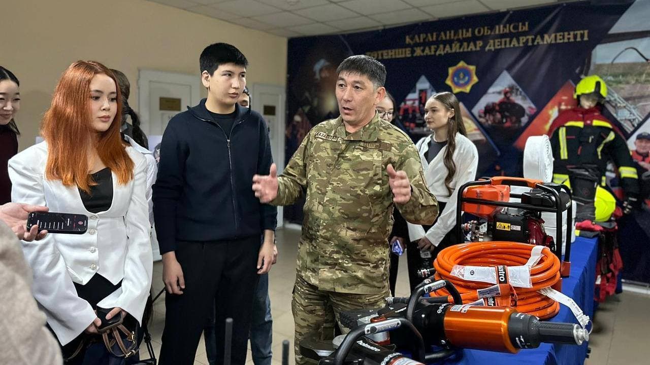 Жол апаты, биіктен құлау: Қарағандыда шенеуніктер құтқарушы рөлінде болды