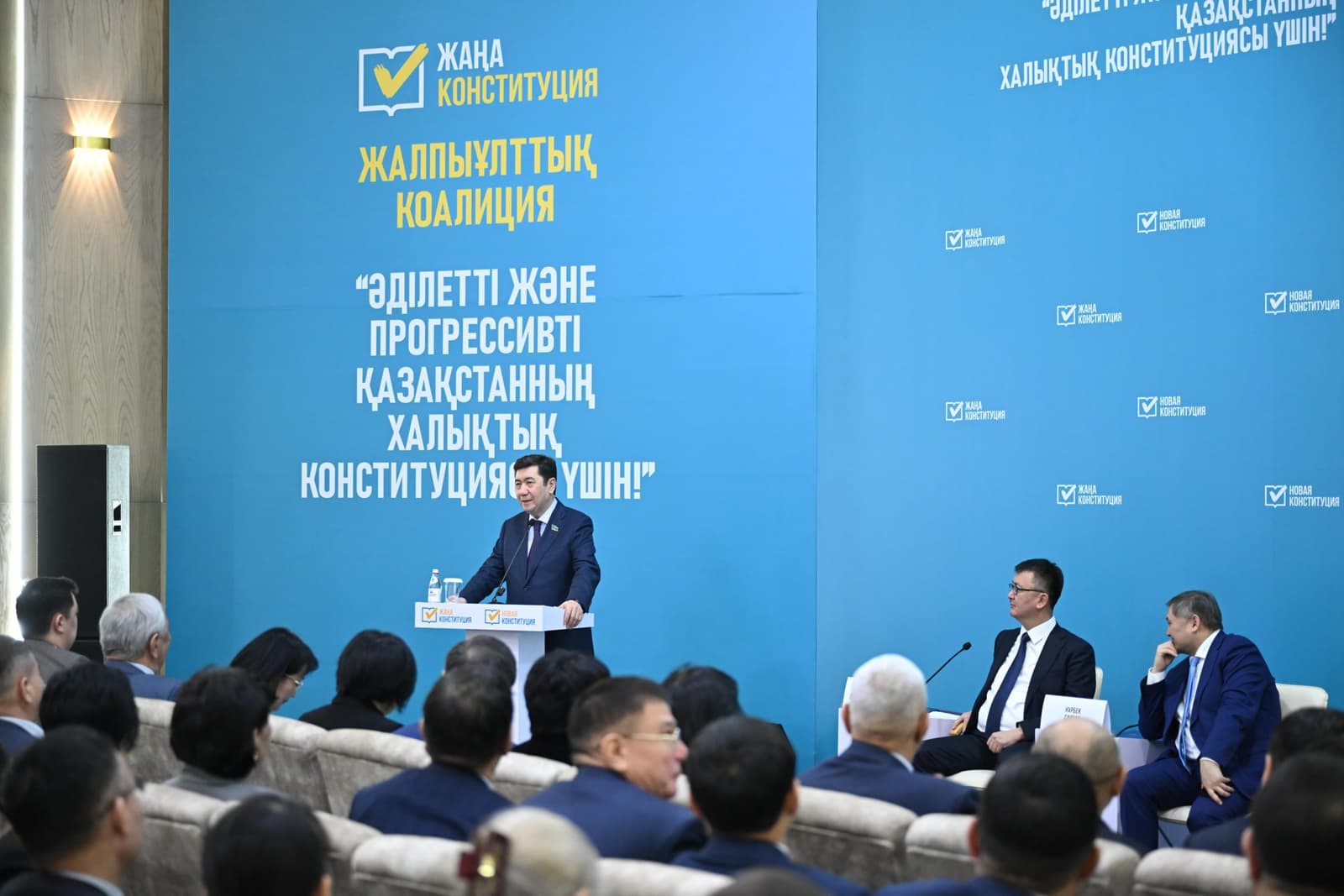 Халықтық Конституция үшін коалициясы Шымкент тұрғындарының сұрақтарына жауап берді