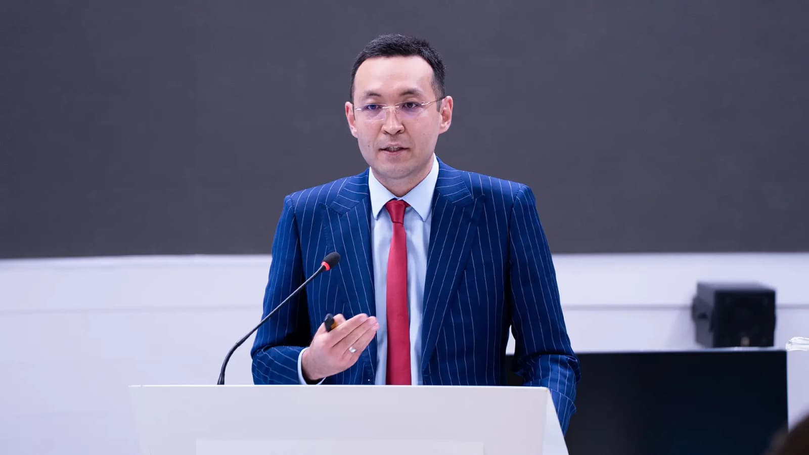 Тоқаев жас қаржыгерге Ұлттық банктен лауазым берді