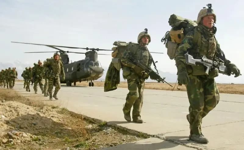 АҚШ Иранға басып кірмек: америкалықтарға БАӘ-ден шұғыл кетуге кеңес берілді